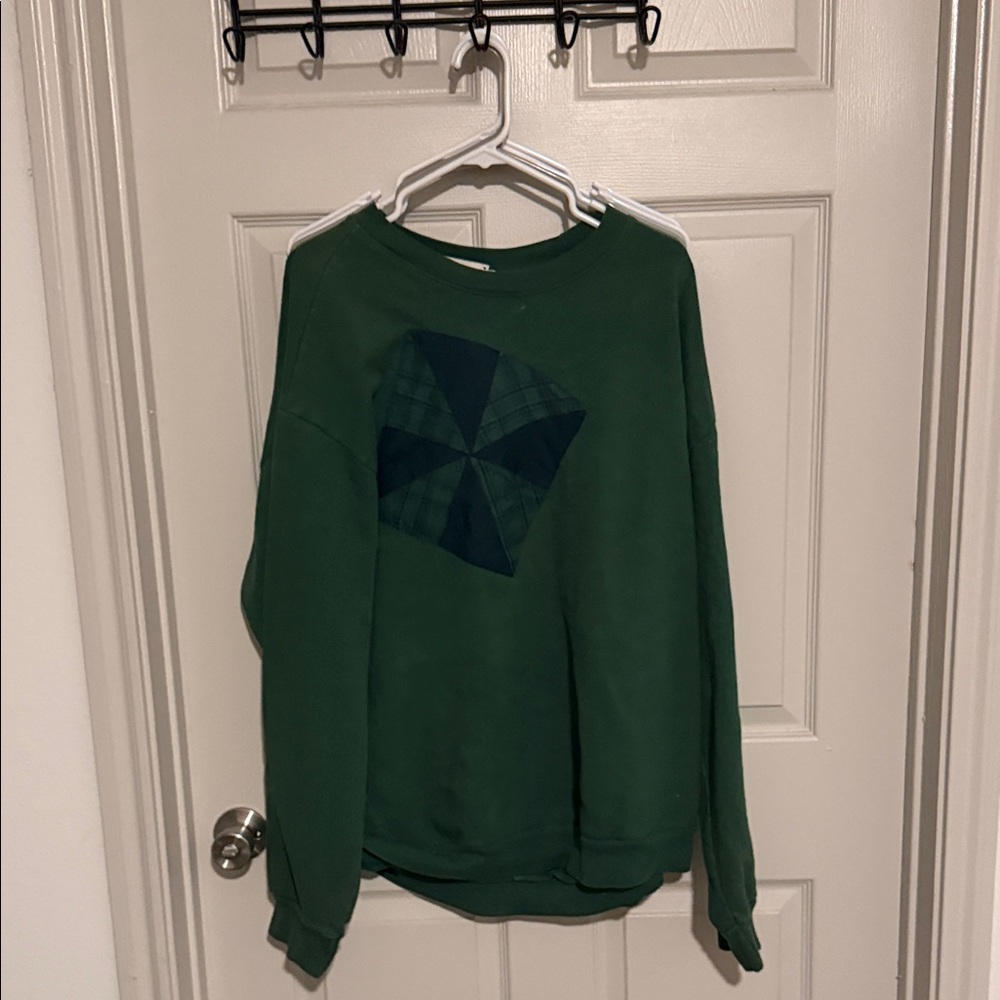 Women’s Forest Green Crewneck Sweatshirt with Dark Geometric Motif
